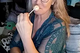 MommaVee from Stripchat