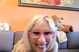 Loesjeloes52 from Stripchat